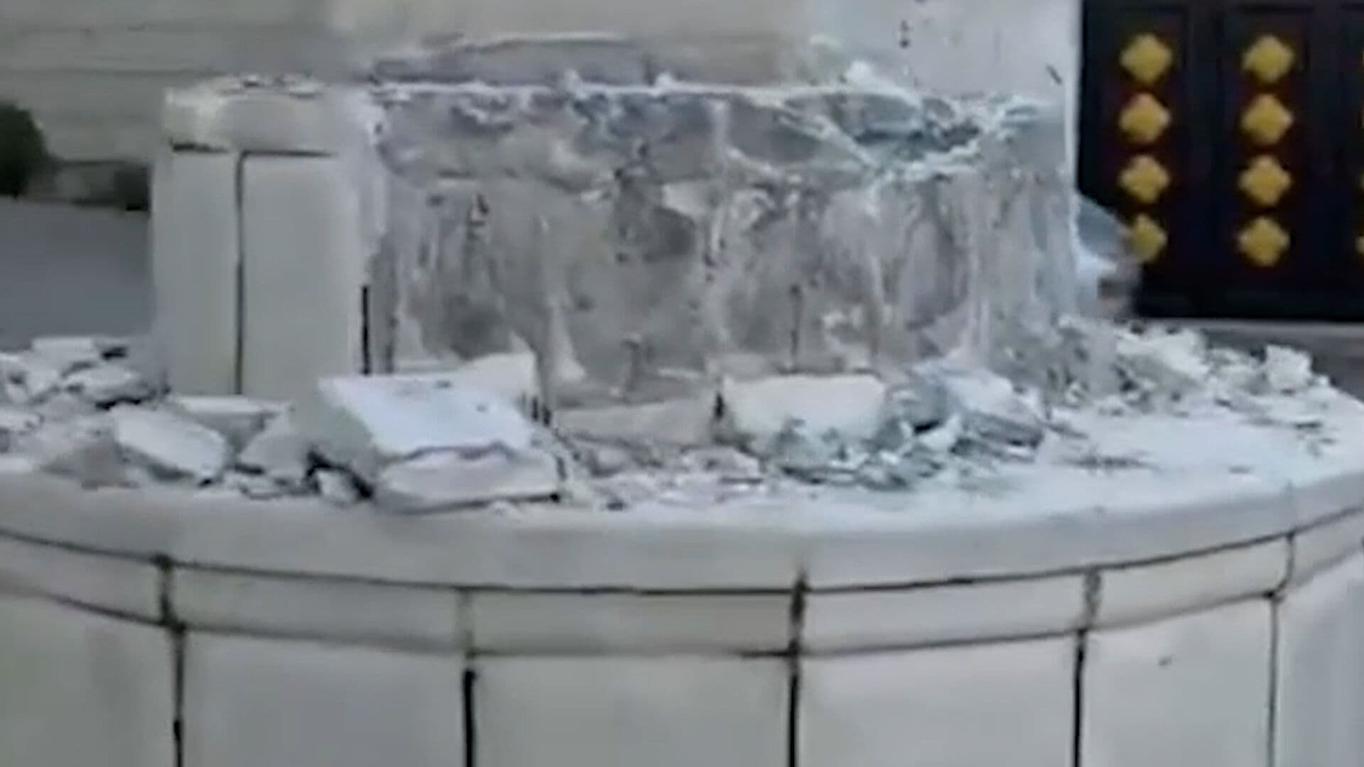 Israelí Destroza Monumento Palestino