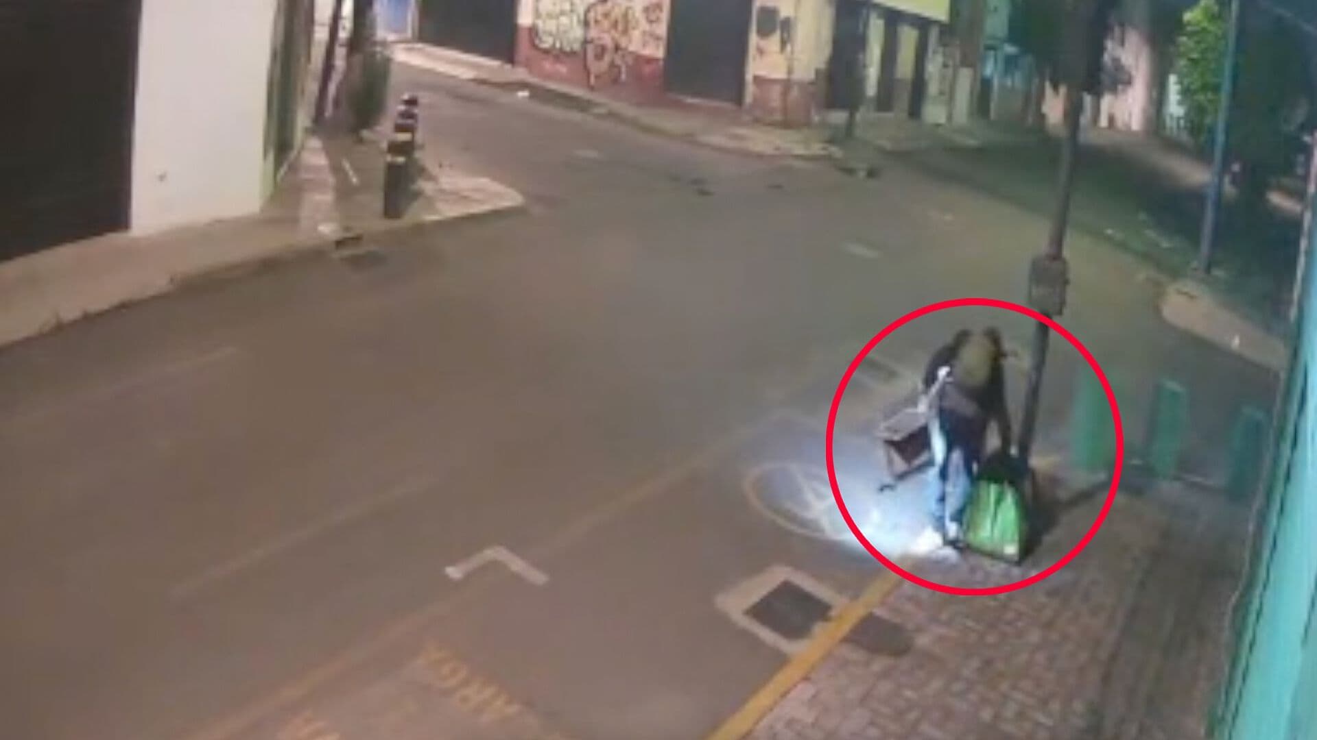 Video Ladrón Robo Lámpara Edificio Calle 17 Sur Barrio de Santiago Puebla