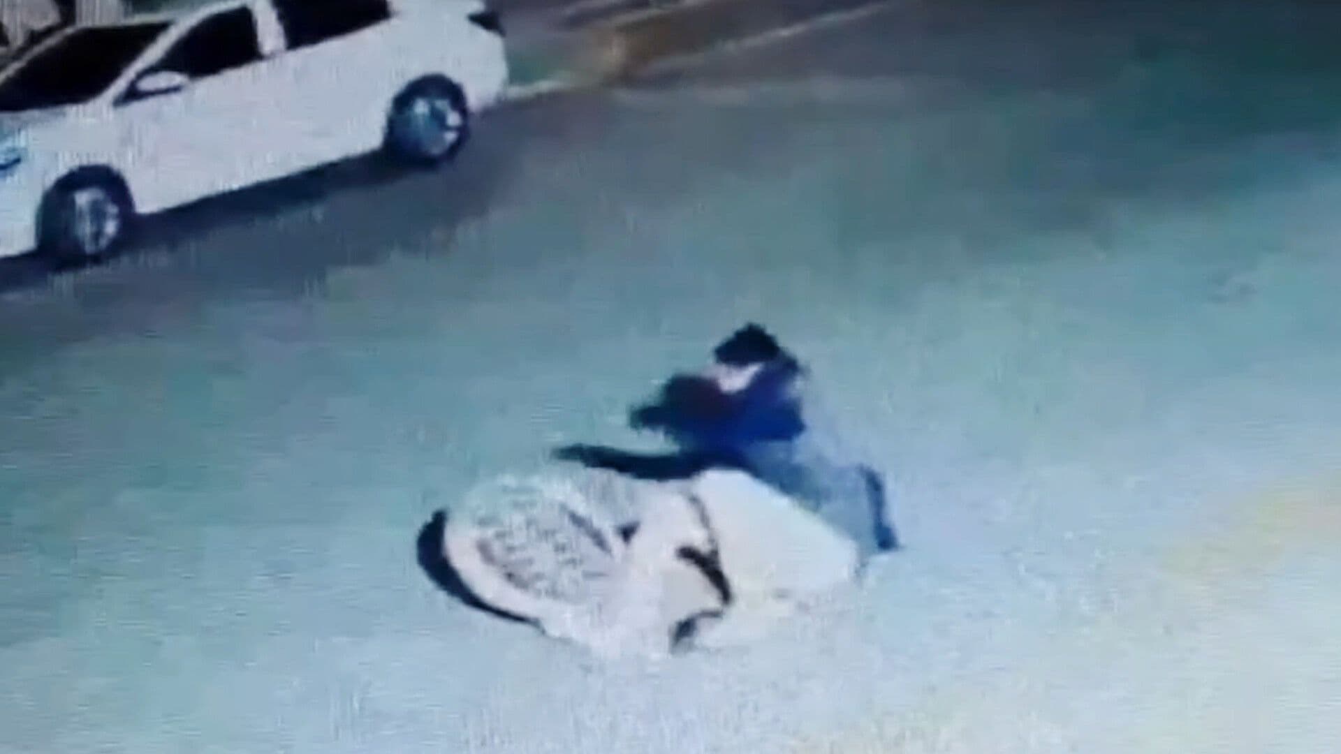Captan a Cuatro Jóvenes Saliendo de la Coladera en León Guanajuato