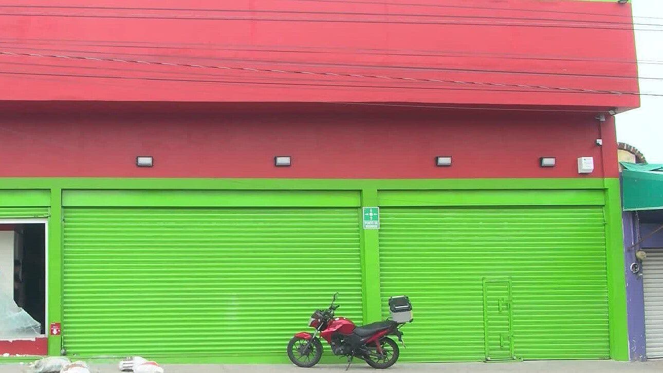 Roban Supermercado en Guadalajara; Trabajadores Encontraron el Lugar Vandalizado