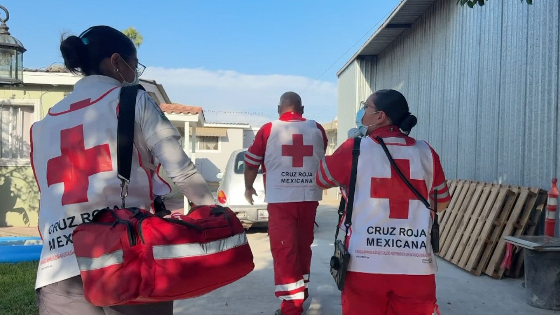 Paramédicos de Cruz Roja Ensenada Enfrentan Turnos con Emergencias Impredecibles