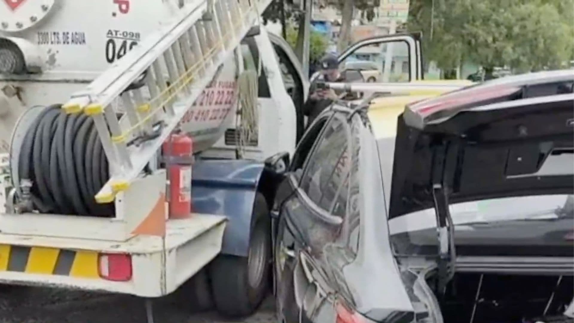 Accidente entre Taxi y Pipa de Gas LP en Avenida Nacional y MArgaritas Puebla