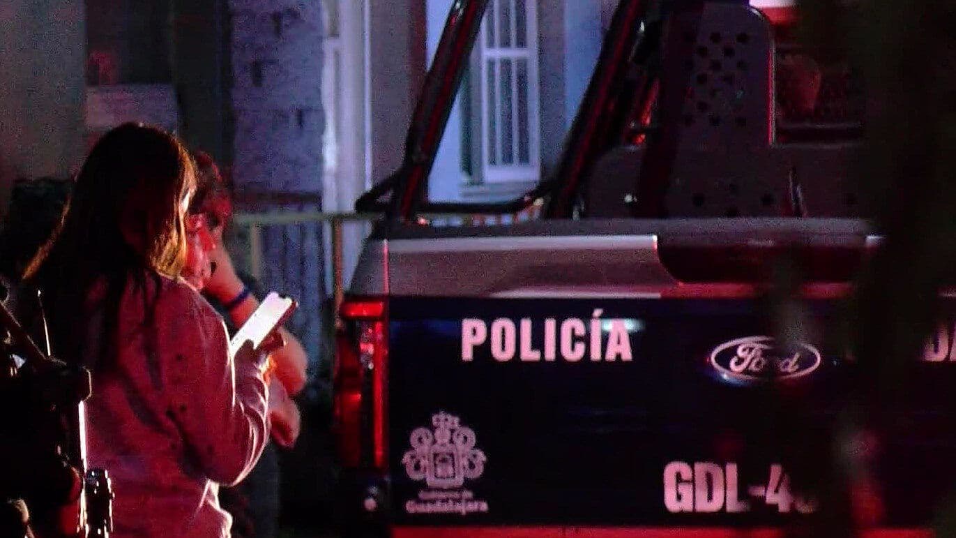 Salvan a 2 Mujeres y a su Mascota tras el Incendio de un Vehículo en Guadalajara