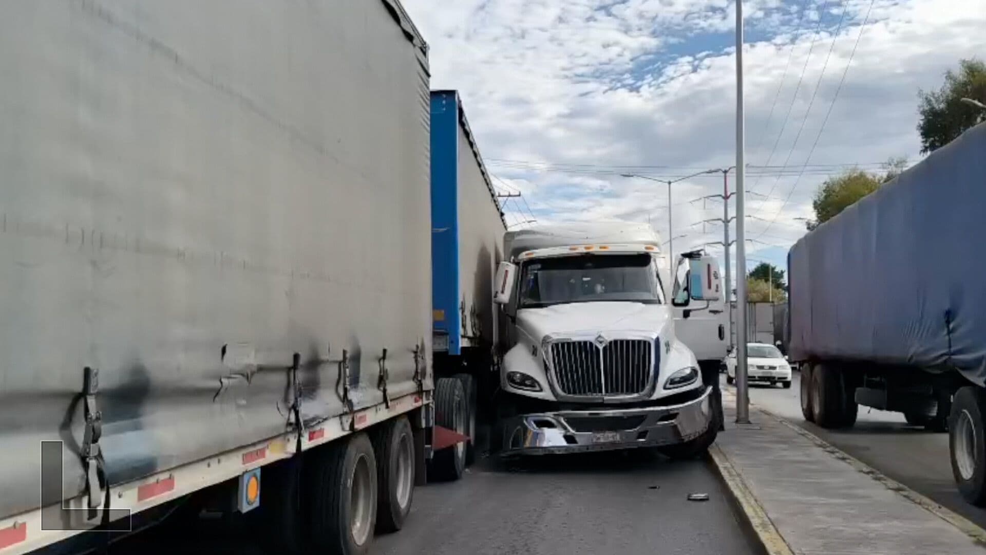Accidente Dos Tráileres Camino la Resurrección Avenida el Trabajo Puebla