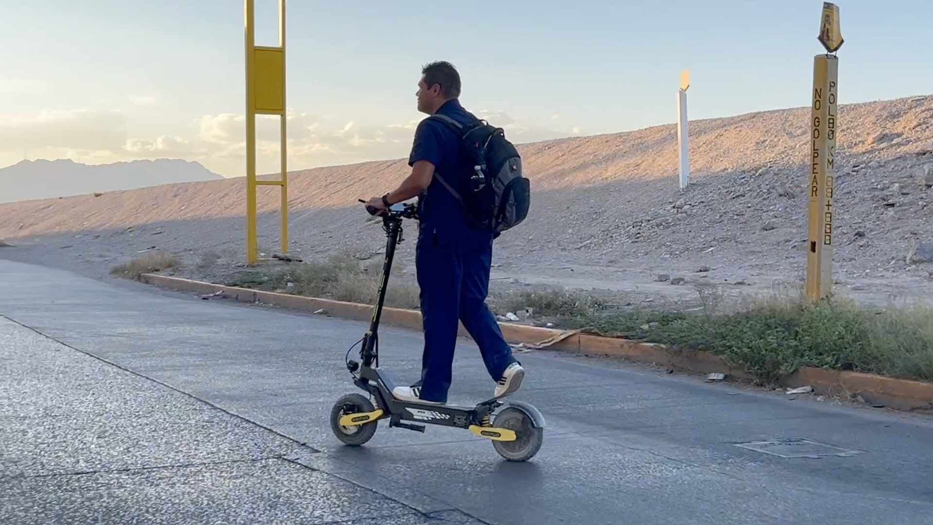 Ciudadanos Optan por Patines Eléctricos Como Alternativa de Movilidad en Cd. Juárez