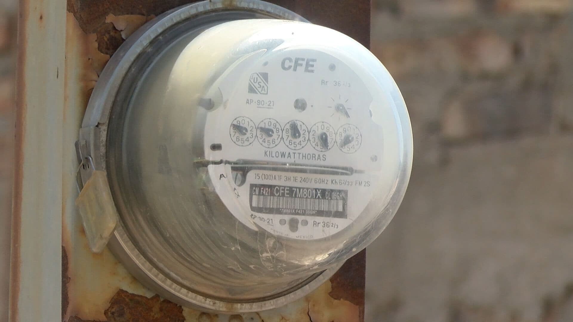 Familias del Valle de Mexicali Reportan Recibos de Luz de Hasta 14 Mil Pesos