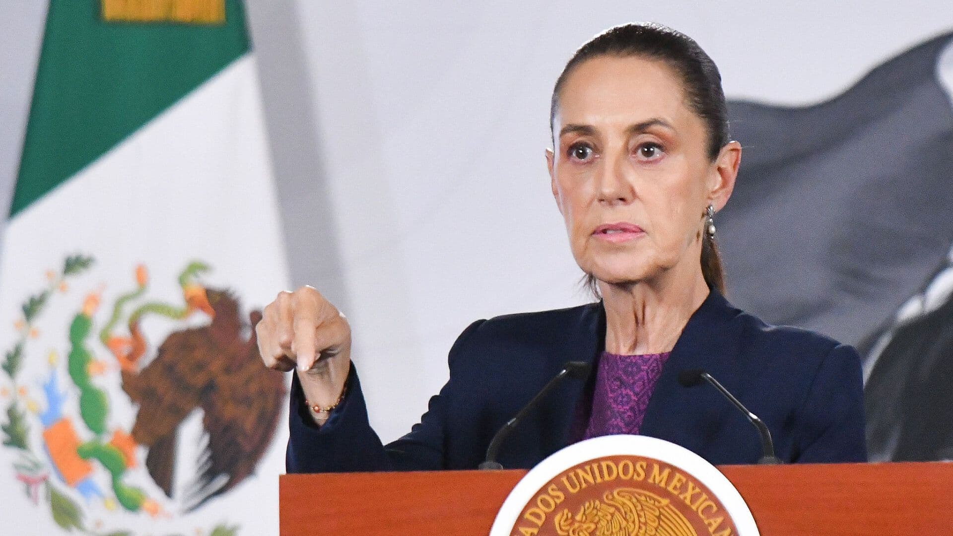 Sheinbaum Buscará Prohibir Doble Nacionalidad al Presidente y a Gobernadores
