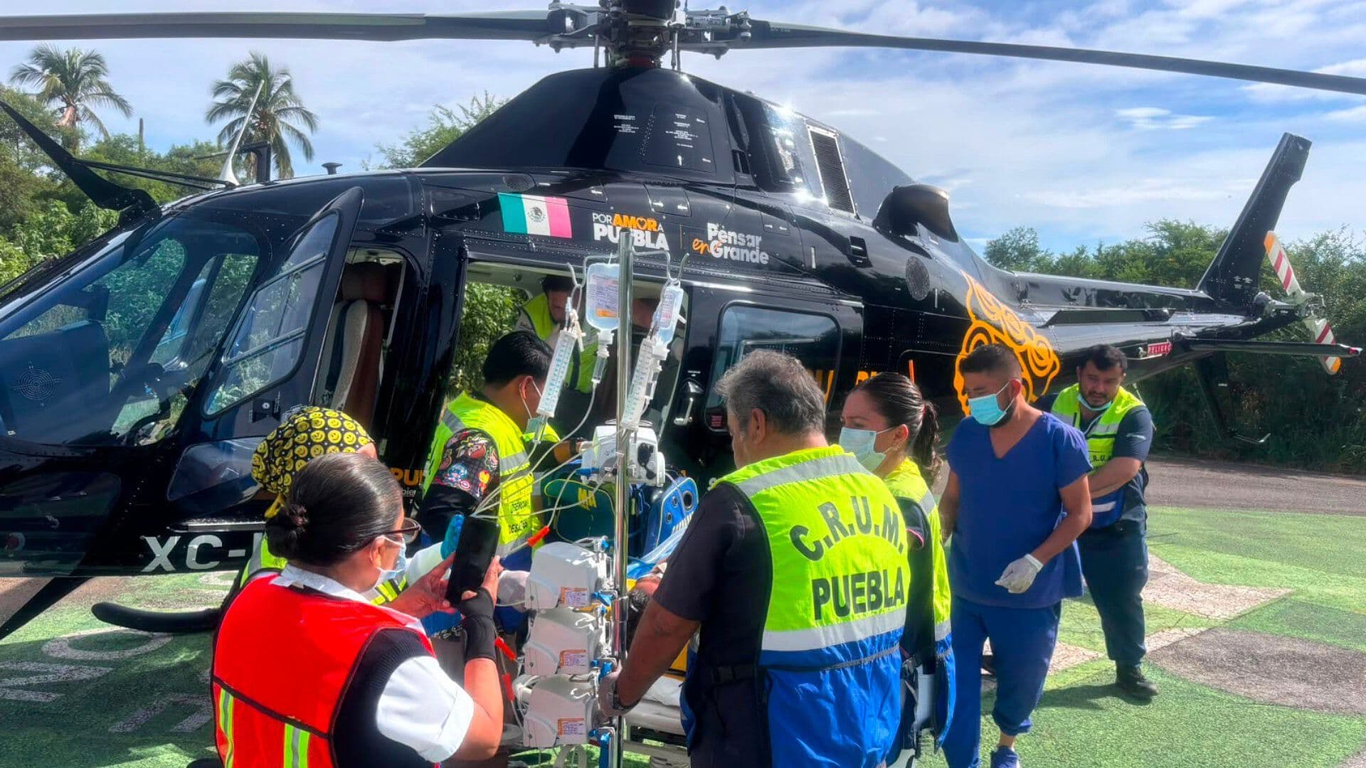 Traslado Aéreo Paciente Helicóptero Víctima Accidente Vial en Acatlán de Osorio Puebla