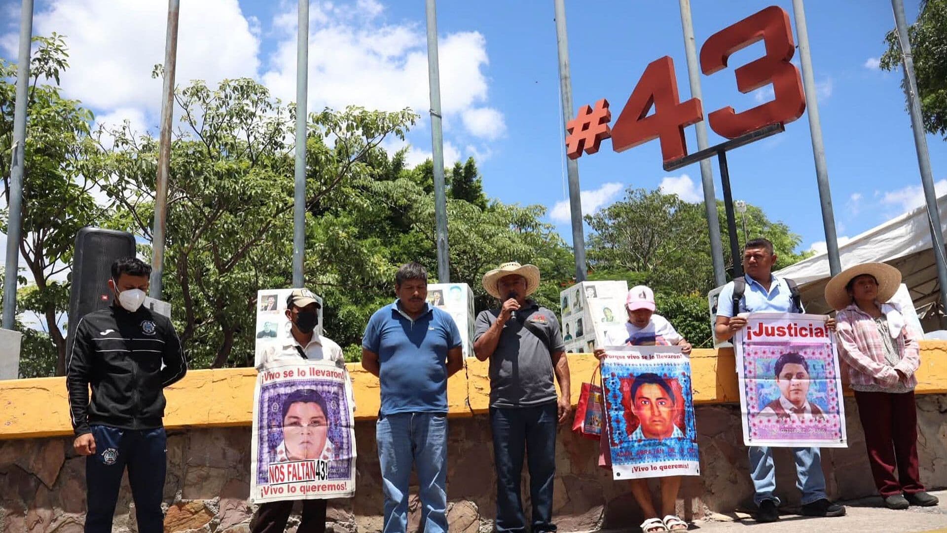 Normalistas de Ayotzinapa Exigen Avances en Investigaciones a Casi 12 Años de la Desaparición