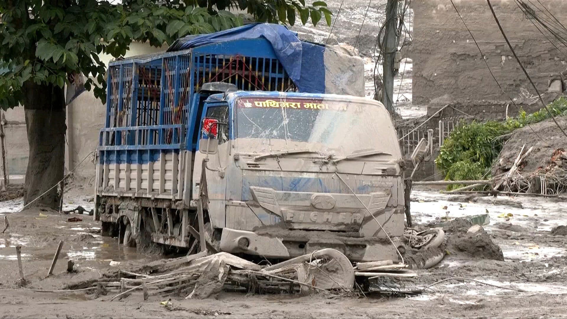 Resumen de Noticias Nocturno de N+: Riada en Nepal - China