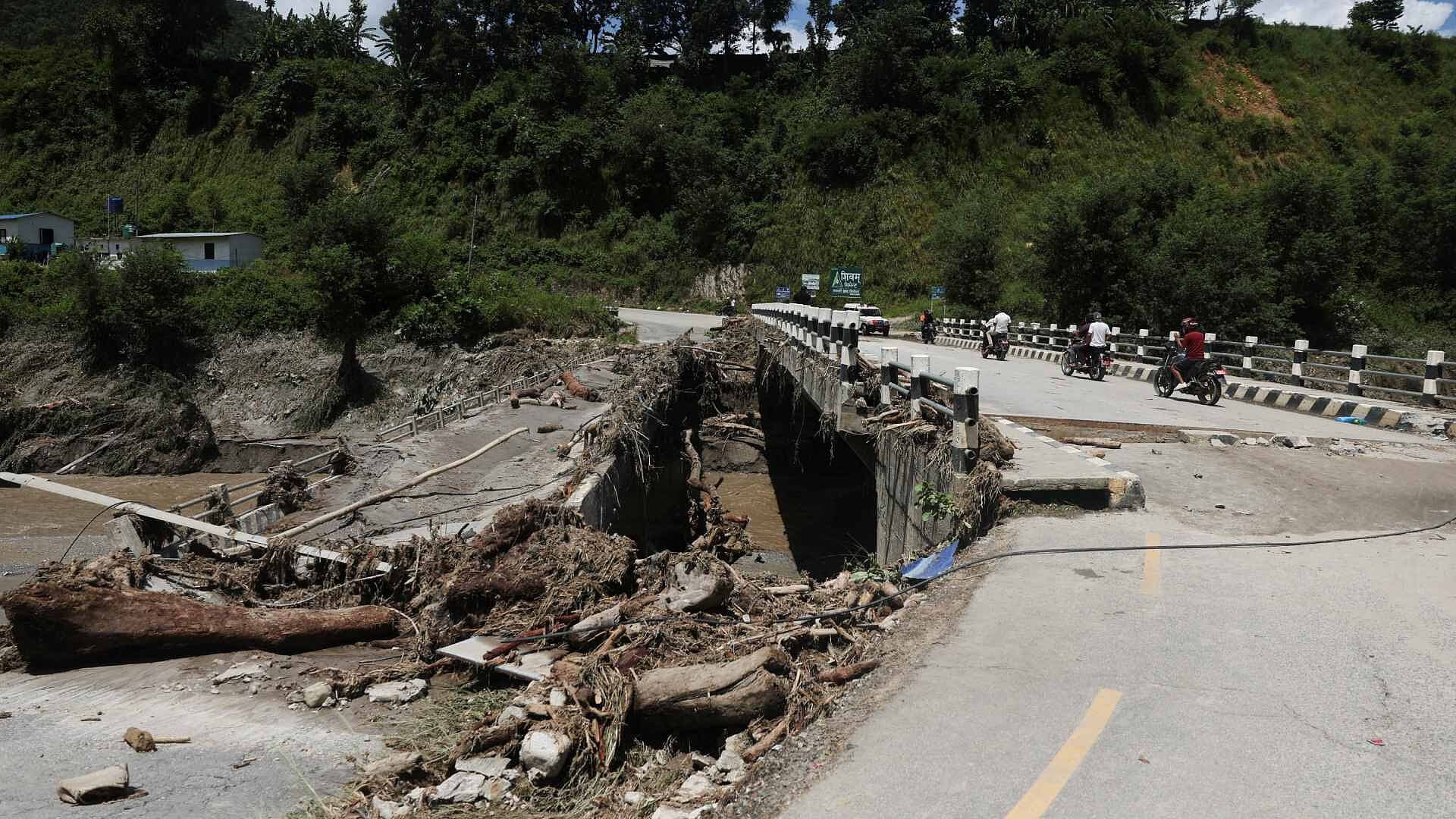 Gráfico Muestra Cómo Inició la Tragedia en Nepal con Inundaciones en Cadena