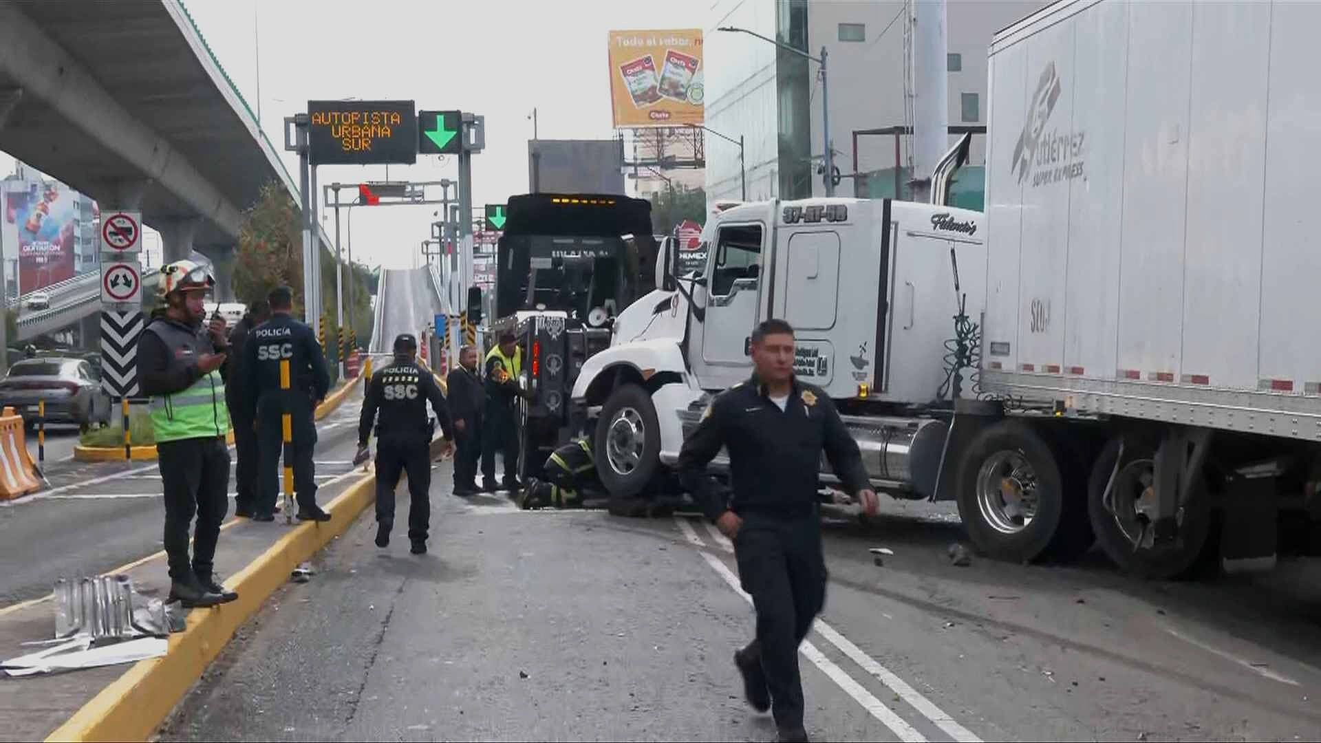 Cierran Lateral de Periférico Sur, CDMX, por Accidente de Tráiler
