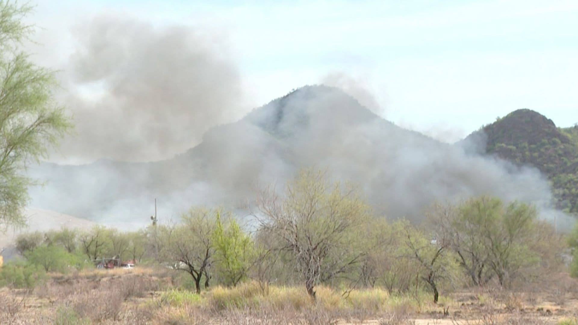 Se Incendian Cientos de Llantas en Relleno Sanitario de Hermosillo