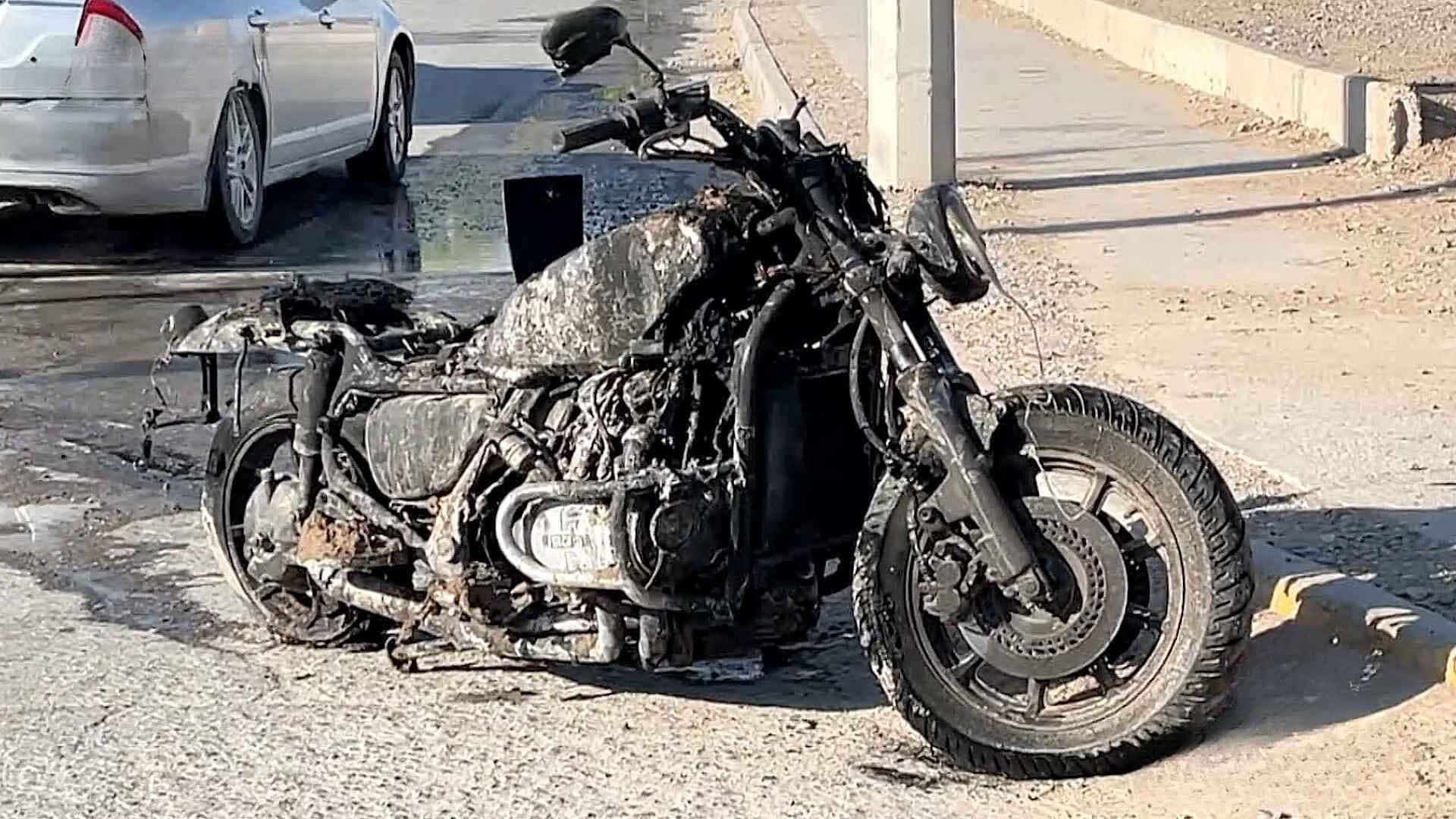 Motocicleta se Incendia en Ciudad Juárez Tras Cargar Gasolina