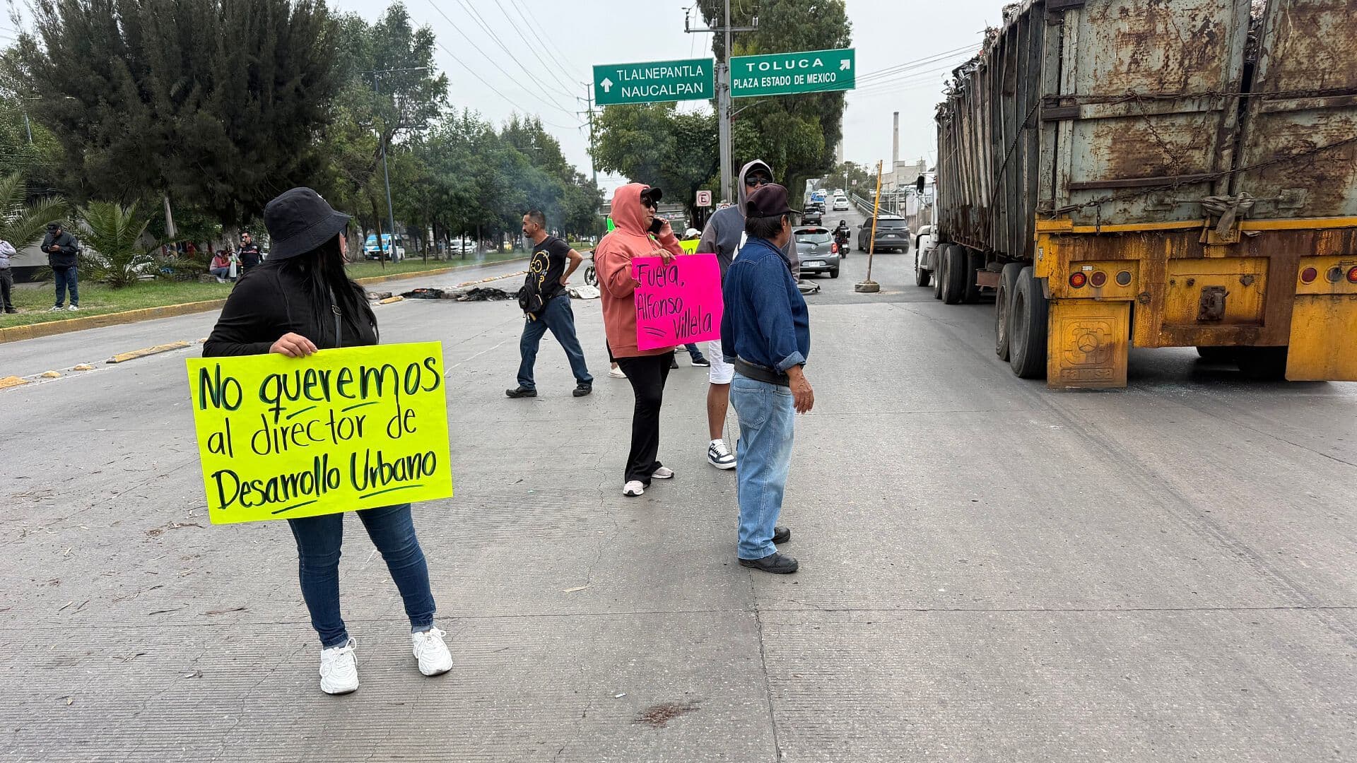 Operador de Transporte Público Avienta Unidad a Manifestantes en la Vía López Portillo