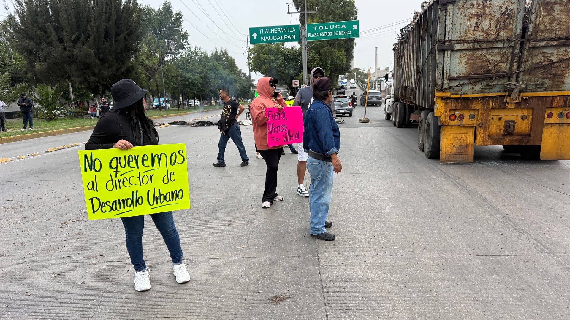 Operador de Transporte Público Avienta Unidad a Manifestantes en la Vía López Portillo