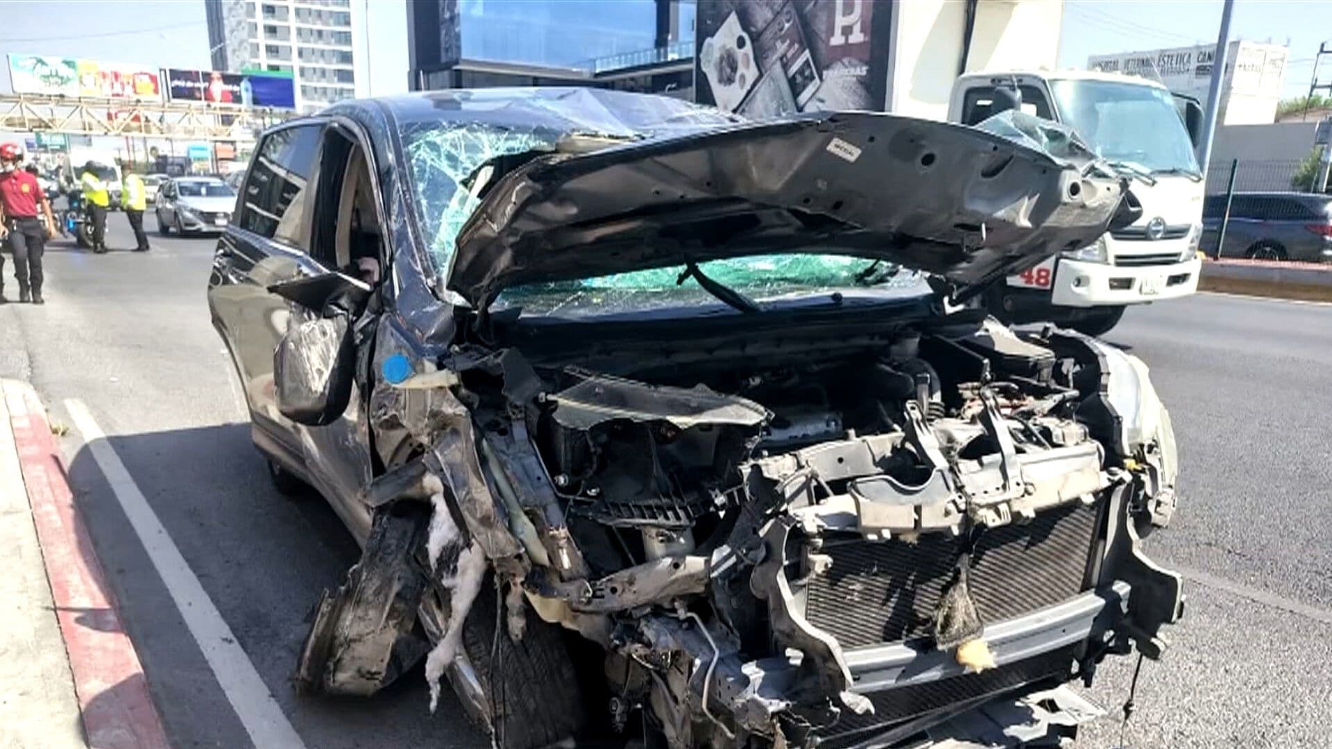 Este Fue el Momento Exacto de un Choque que Dejó Tres Hospitalizados en Monterrey