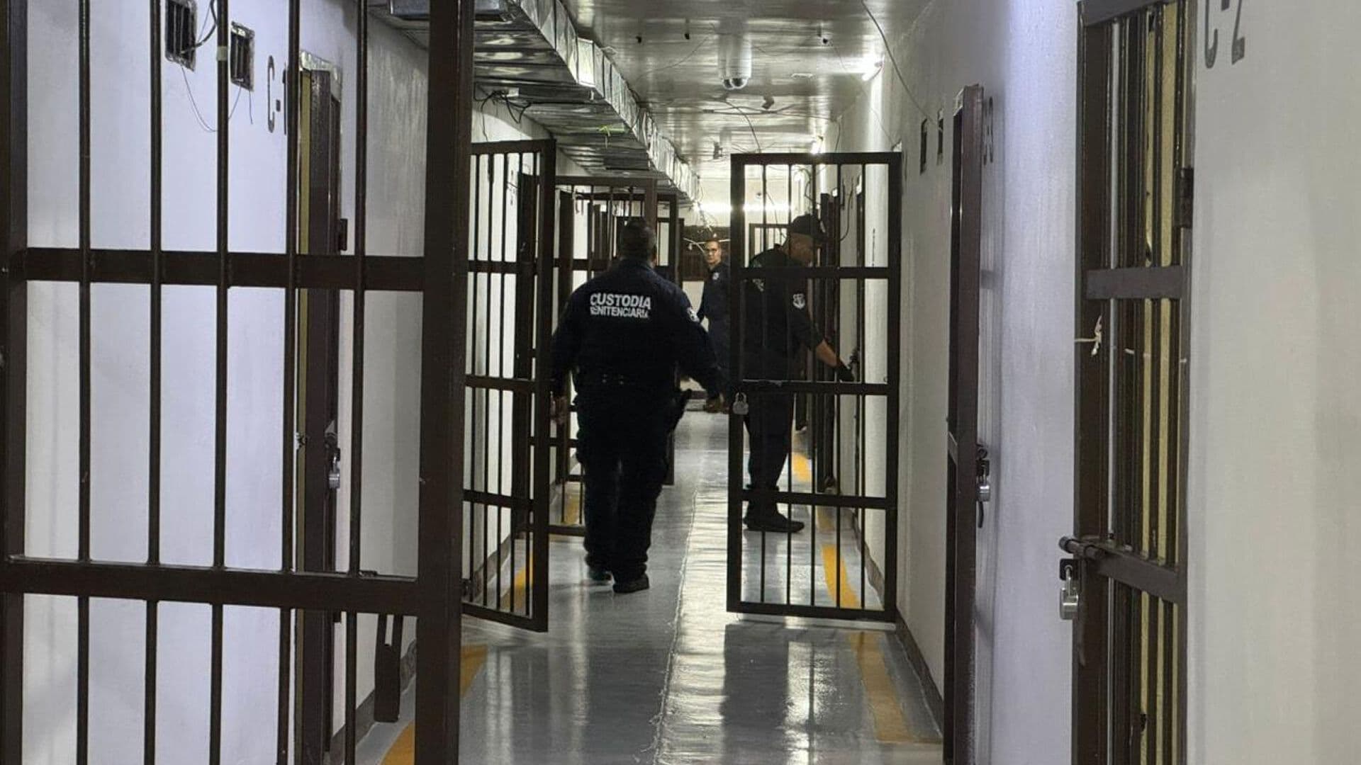 Despliegan Operativo de Inspección en Cuatro Módulos del Cereso 3 de Cd. Juárez