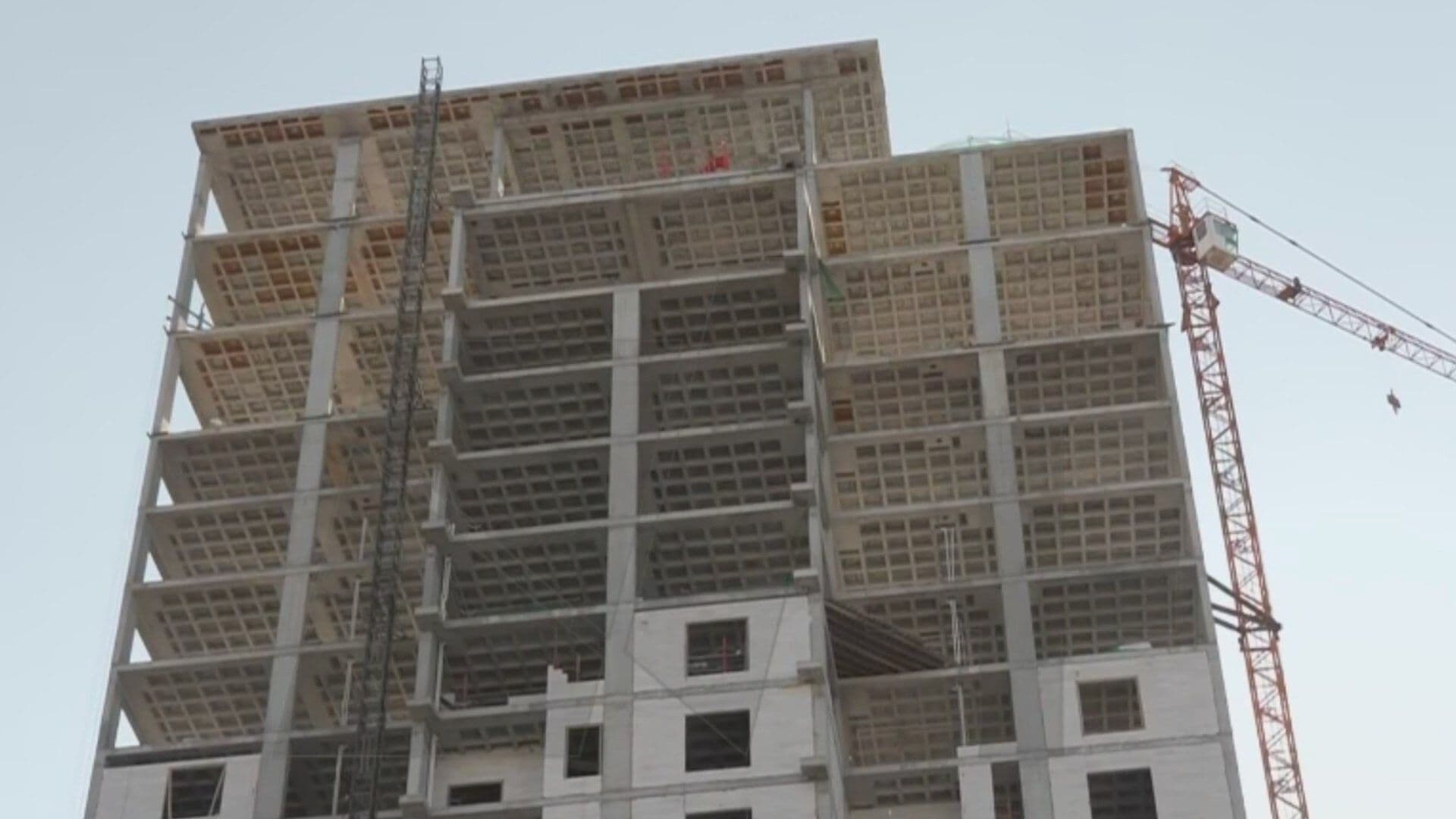 Muere Hombre Aplastado por Elevador en Construcción en Monterrey