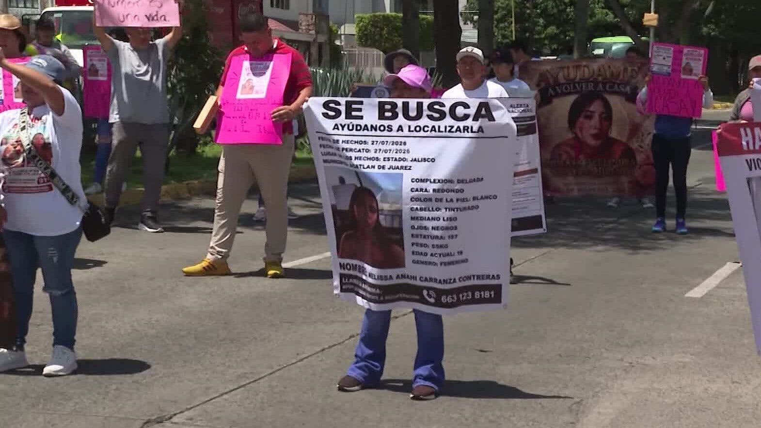 Familias se Manifiestan en Casa Jalisco por la Desaparición de Melissa y Violeta