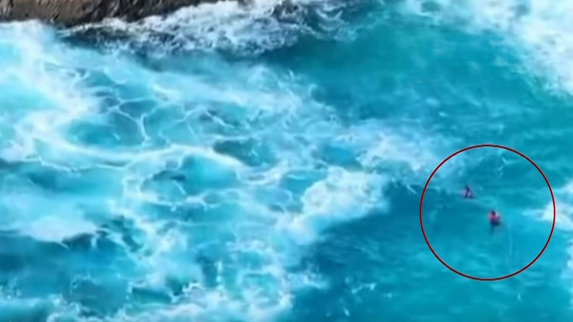 VIDEO| Salvan de Morir Ahogadas a Dos Personas tras Accidente en Cabo San Lucas