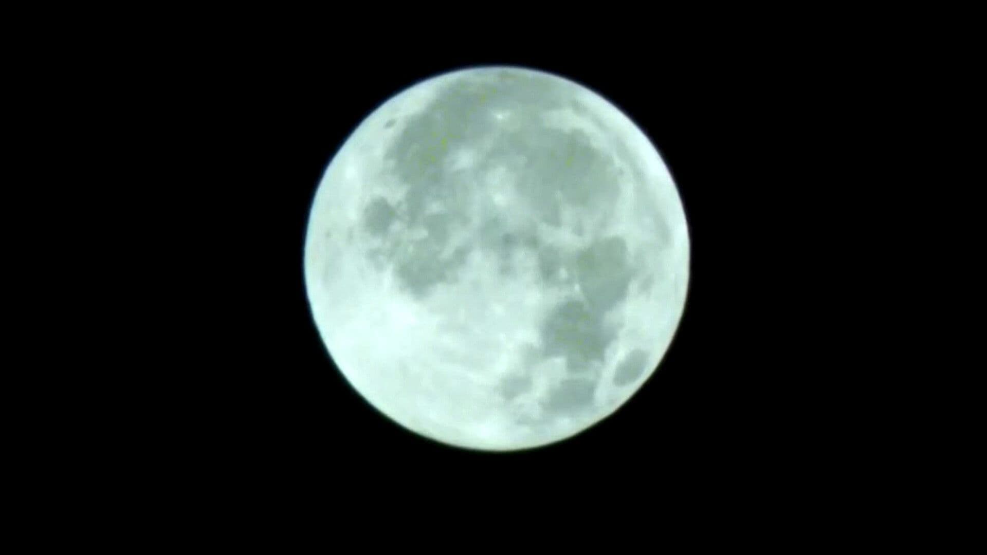 Así Luce la Luna Antes del Eclipse Parcial de Esta Noche