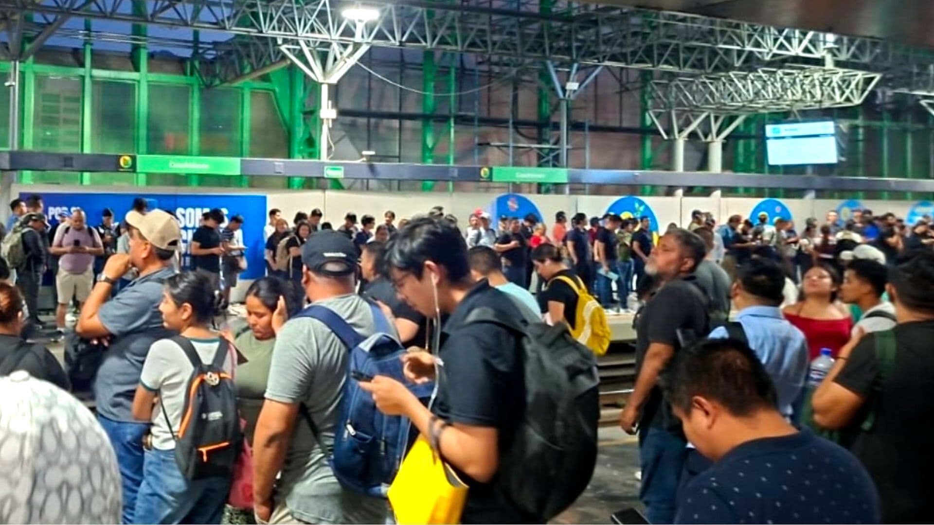 Usuarios Reportan Fallas en Servicio del Metro de Monterrey