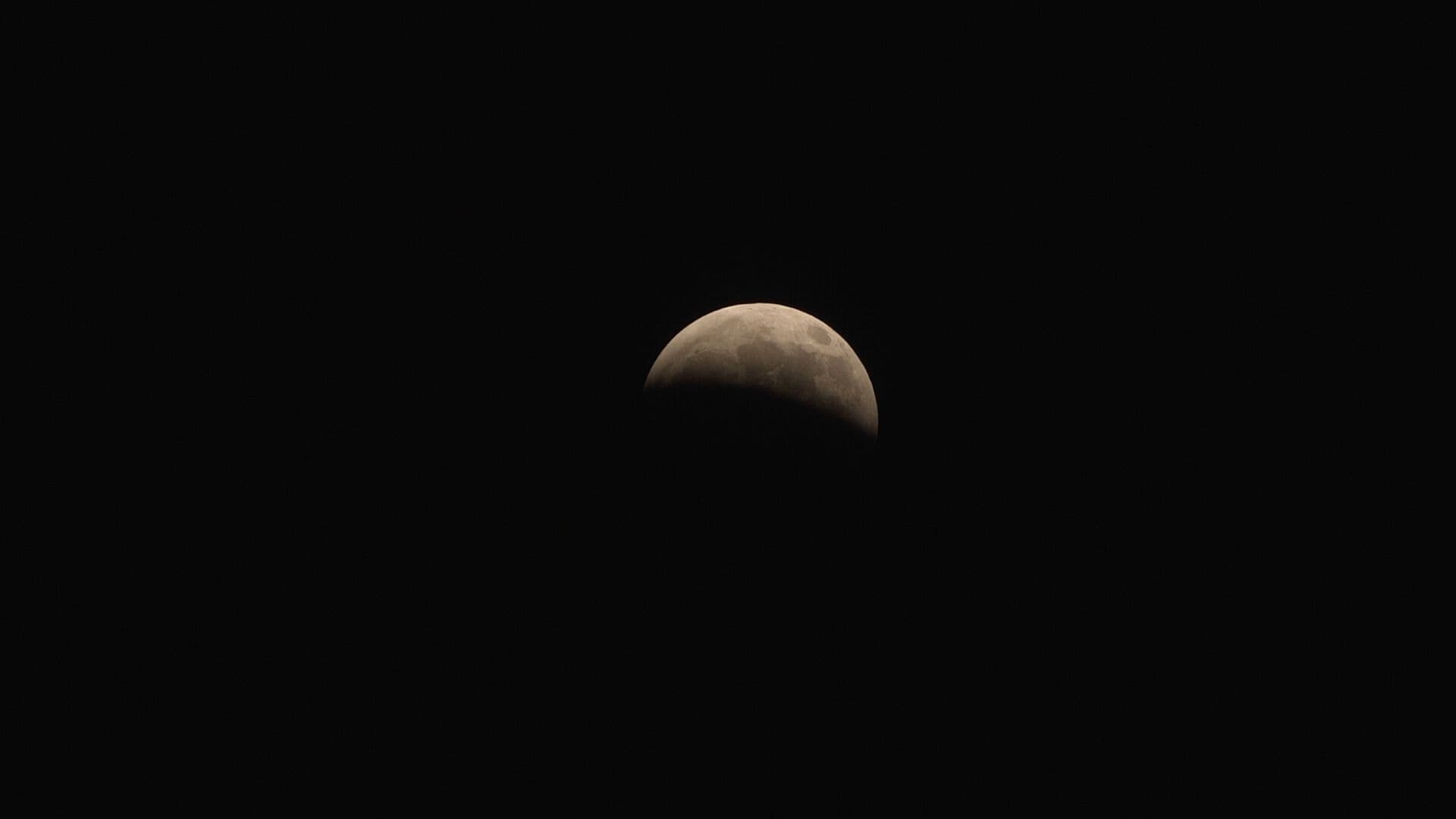 Así se Ve el Inicio del Eclipse Parcial de Luna en Boca del Río Veracruz