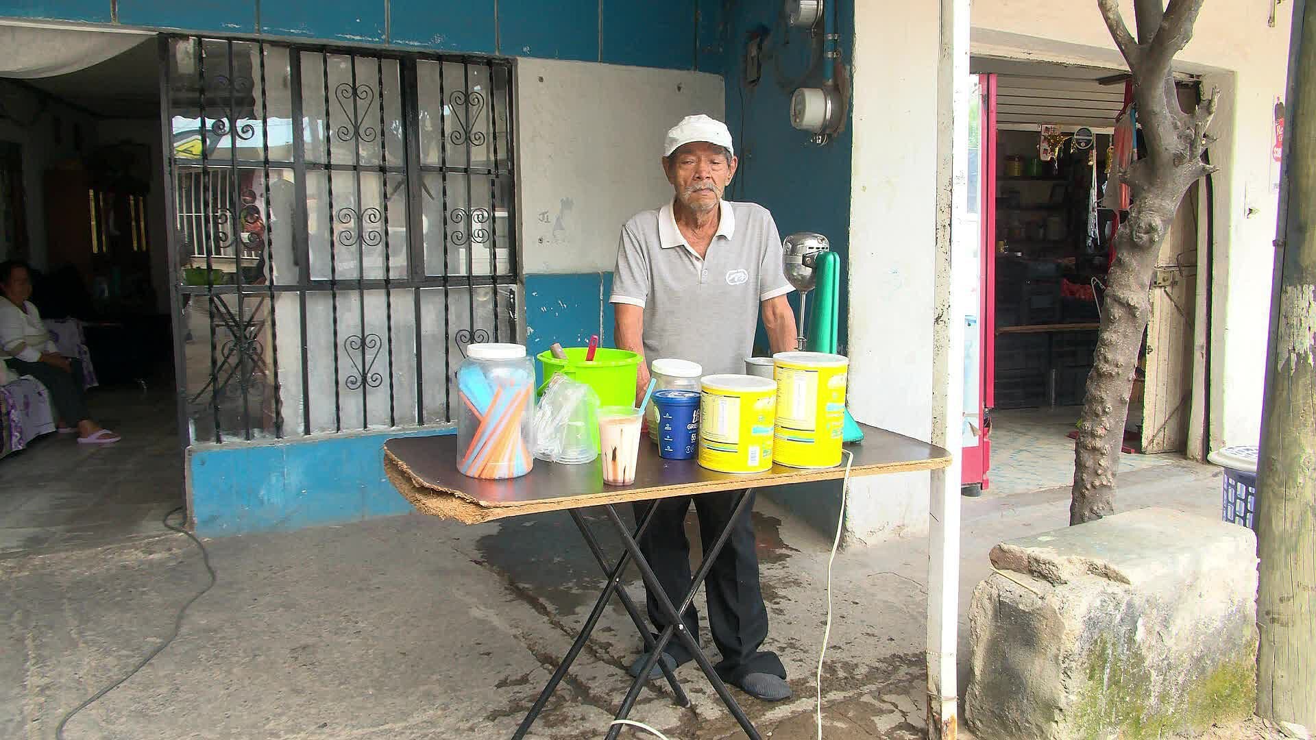 Esta Es la Historia de Don Jesús, de 75 Años, Vende Chocolate para Vivir