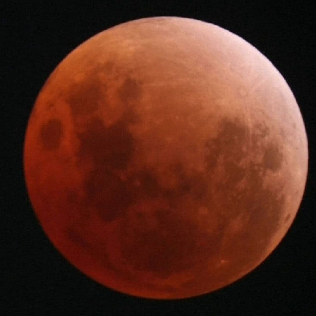 Eclipse Parcial Lunar 2026: Luna Alcanza su Punto Máximo y se Tiñe de Rojo