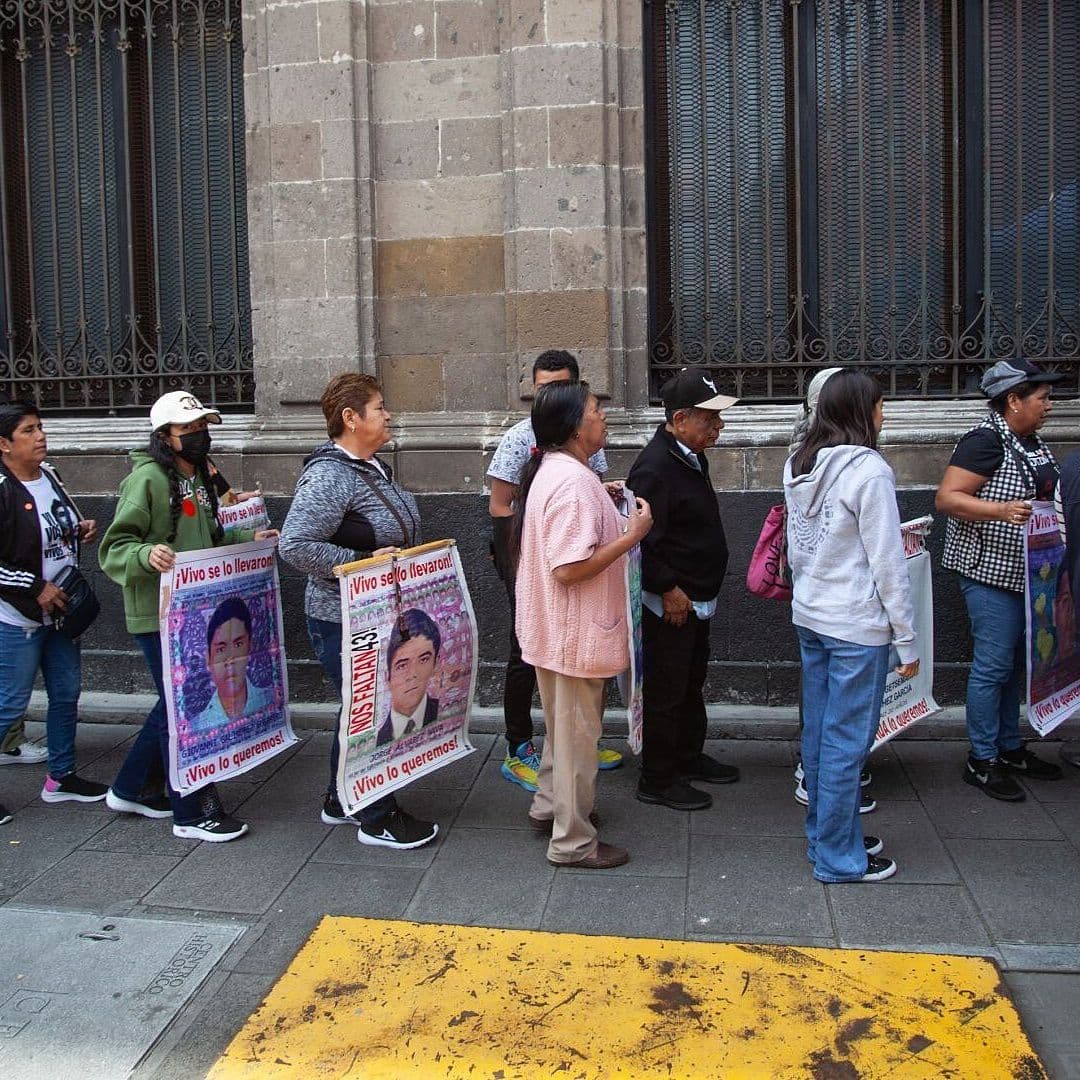Claudia Sheinbaum Se Reúne con Padres de los 43 Normalistas de Ayotzinapa