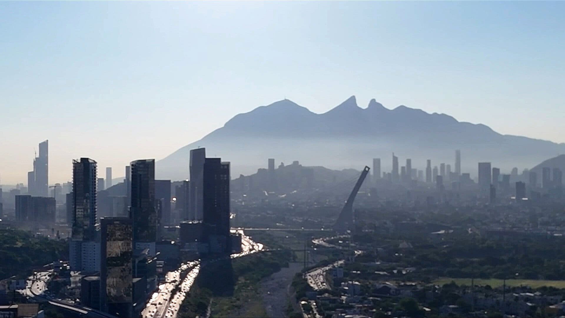 En Monterrey, Alertan por Peste Que Parece Provenir de la Refinería de Cadereyta