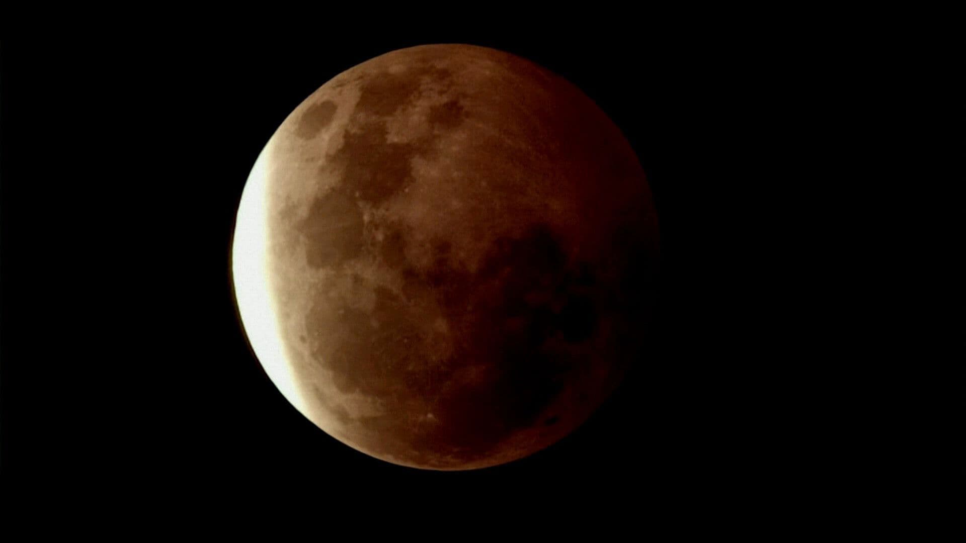 Video: Así Fue el Eclipse Parcial de Luna en México y en el Mundo