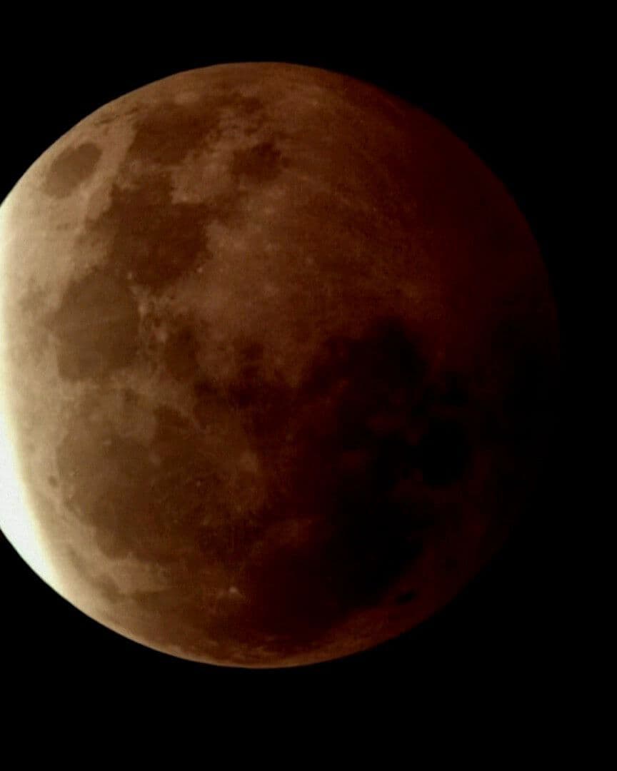 Video: Así Fue el Eclipse Parcial de Luna en México y en el Mundo