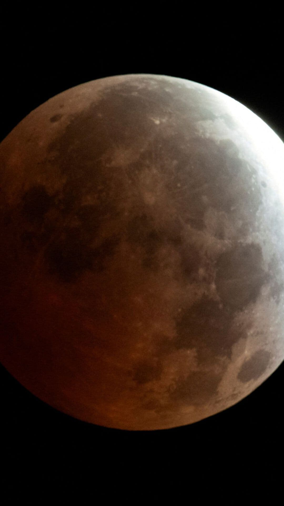 Así Se Ve el Eclipse Lunar Esta Noche