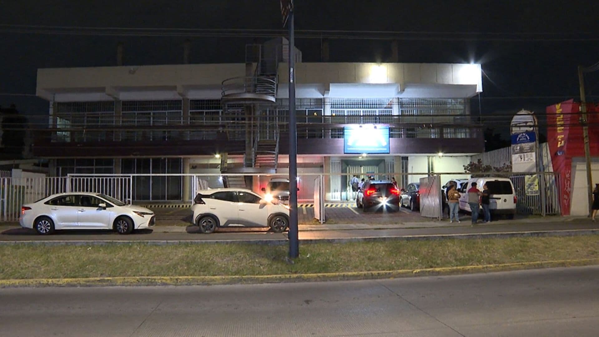 Asalto a Mujeres en Iglesia de Dios Robo Camioneta Dinero Celulares y Llaves de Autos