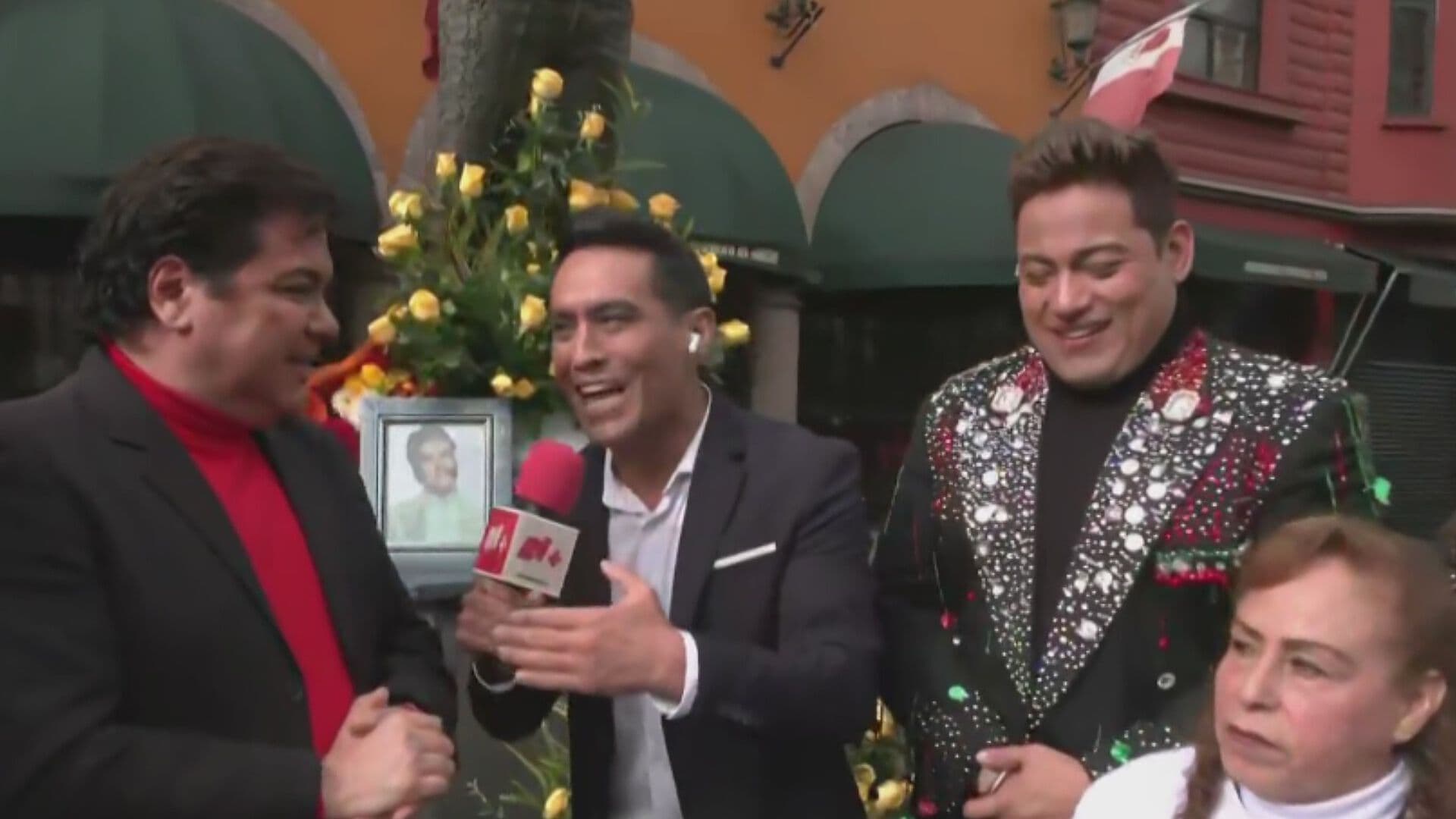 Fans de Juan Gabriel se Reúnen en Garibaldi para Recordar al 'Divo de Juárez'