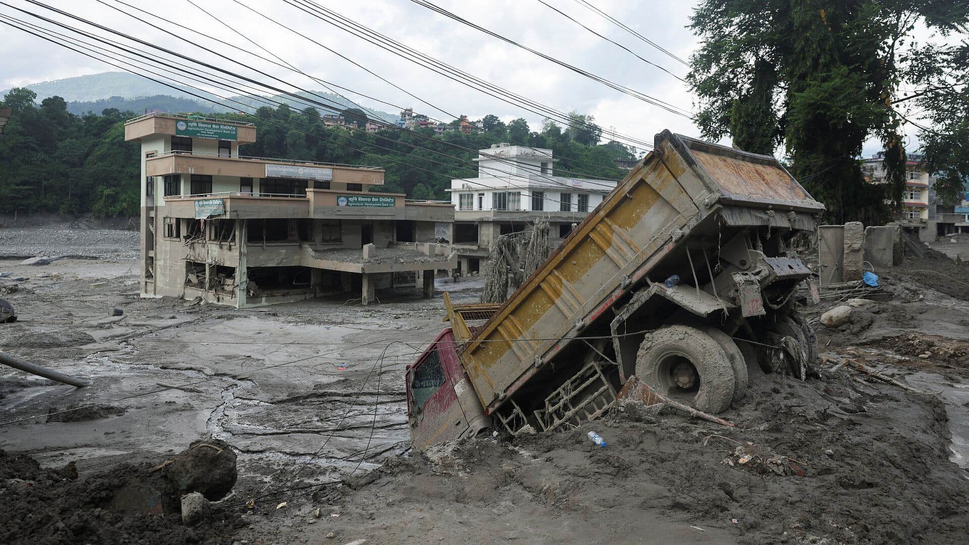 Sube a 584 la Cifra de Muertos por Riada en Nepal