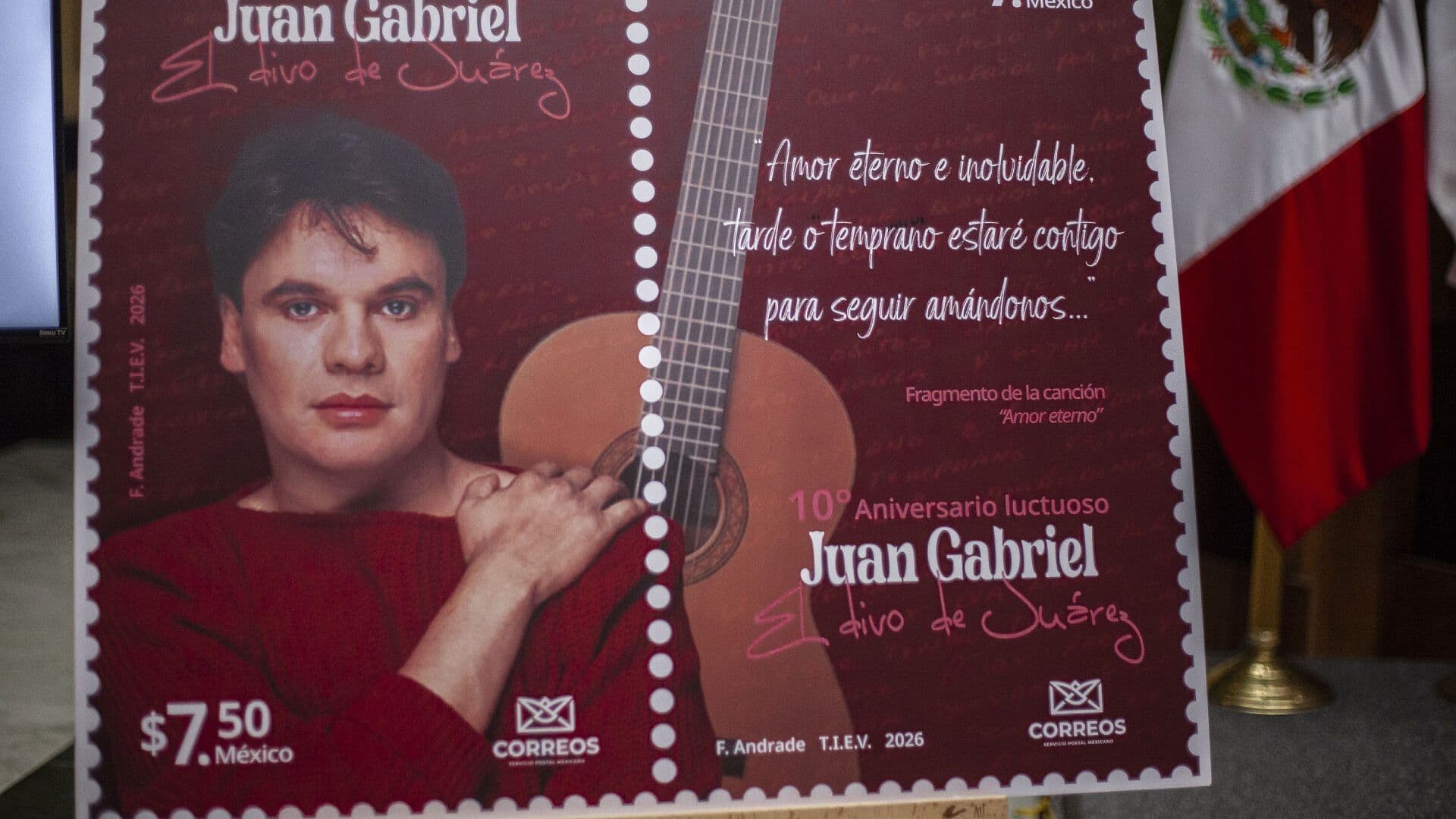 Rinden Homenaje a Juan Gabriel con Timbres Postales
