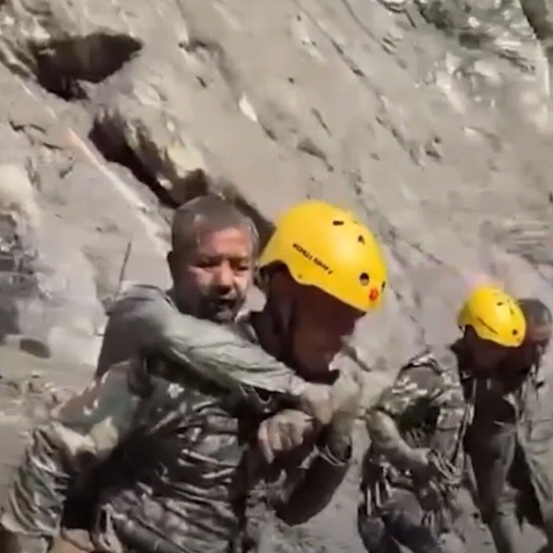 Así Rescataron a Dos Personas Atrapadas en Túnel Inundado en Nepal