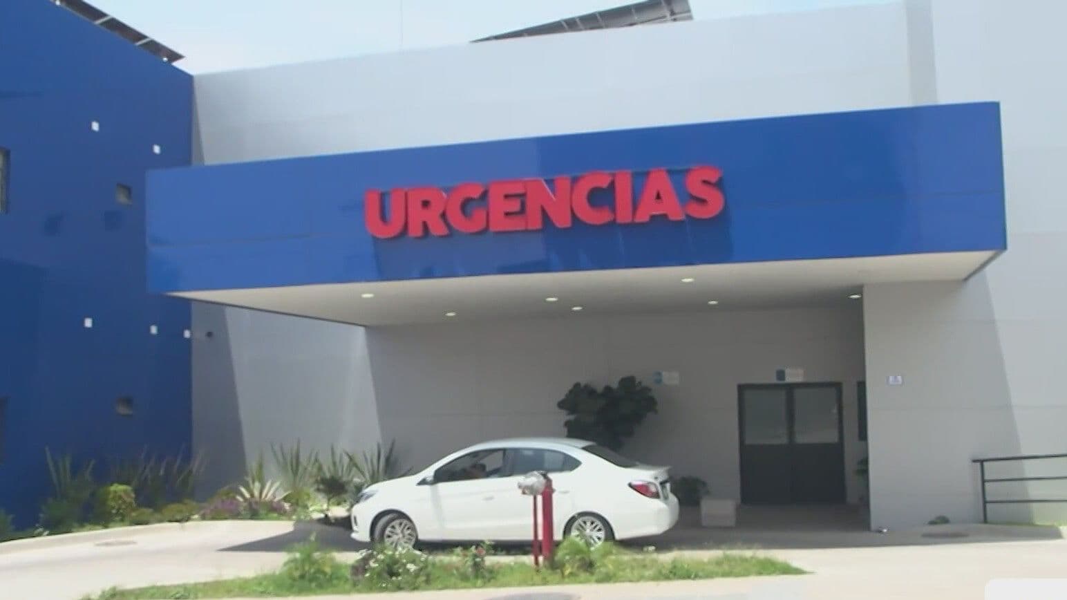 Mujer Agrede con Arma Blanca a Dos Policías en Tonalá