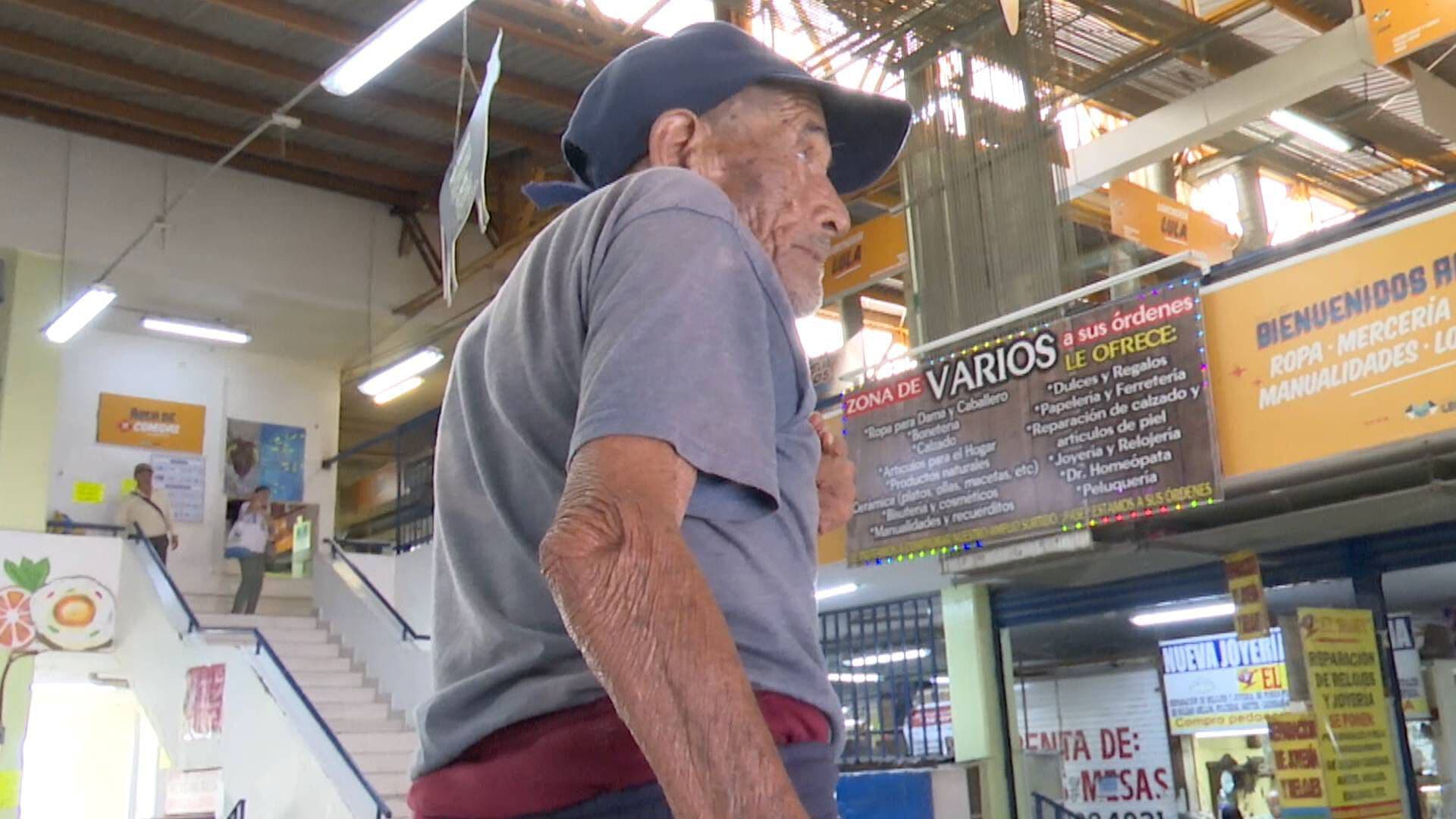 Adultos Mayores Batallan para Salir Adelante en sus Trabajos en Guanajuato