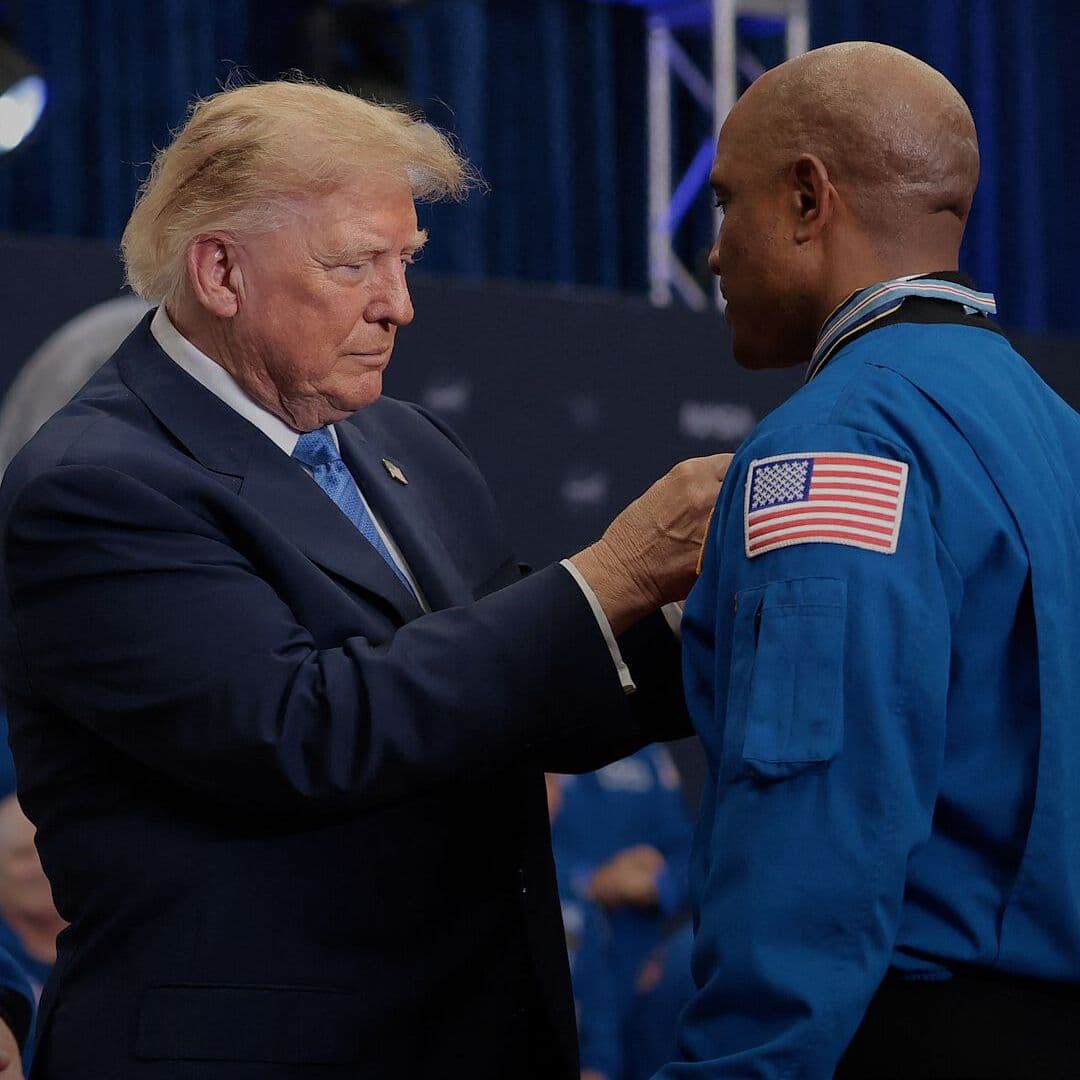 Trump Condecora a la Tripulación de Artemis II
