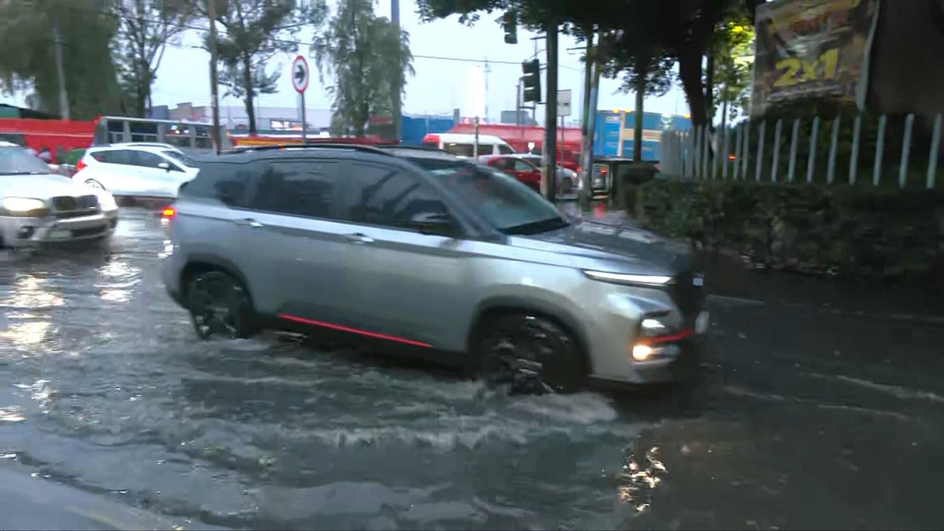Lluvias Inundan Tezontle y Afectan la Circulación en Iztapalapa, CDMX