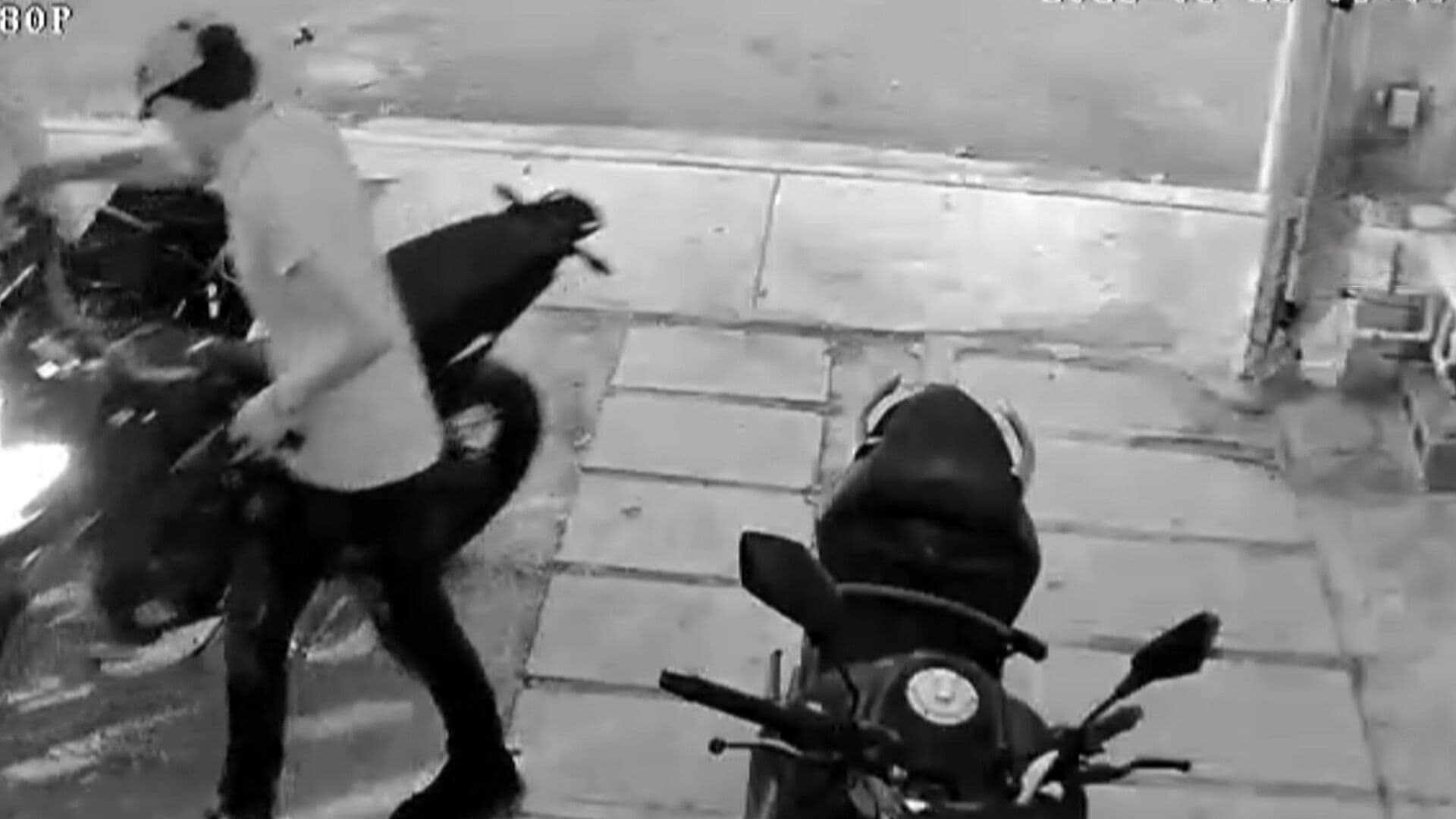 Video: Roban Motocicleta en Menos de un Minuto, Cancún