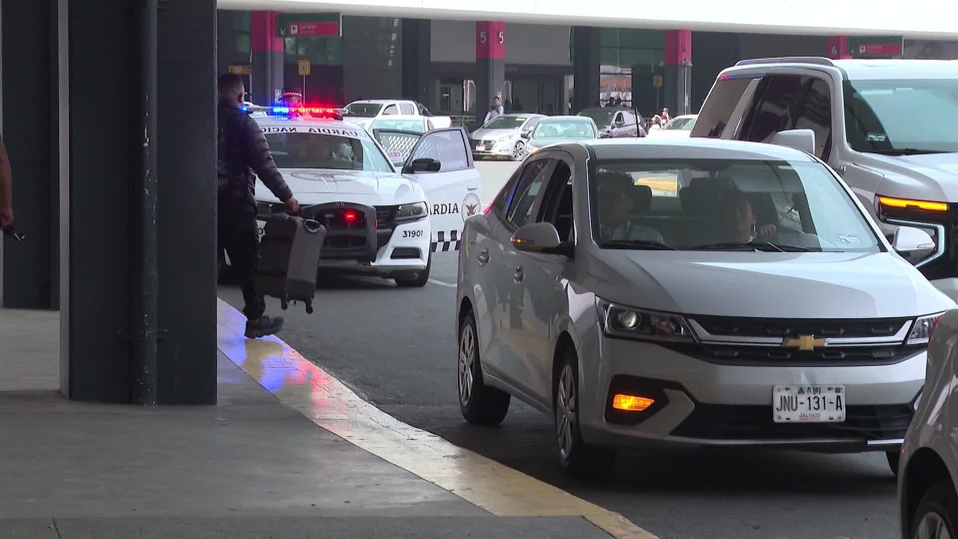 Taxis ‘Pirata’ Siguen Operando Cerca del Aeropuerto de Guadalajara
