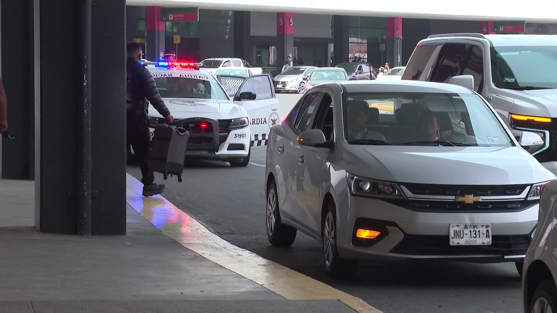 Taxis ‘Pirata’ Siguen Operando Cerca del Aeropuerto de Guadalajara