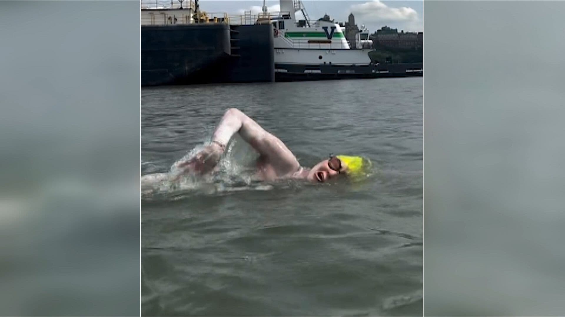 Victoria de Yturbe Participa con Causa en el 20 Bridges Swim Around Manhattan