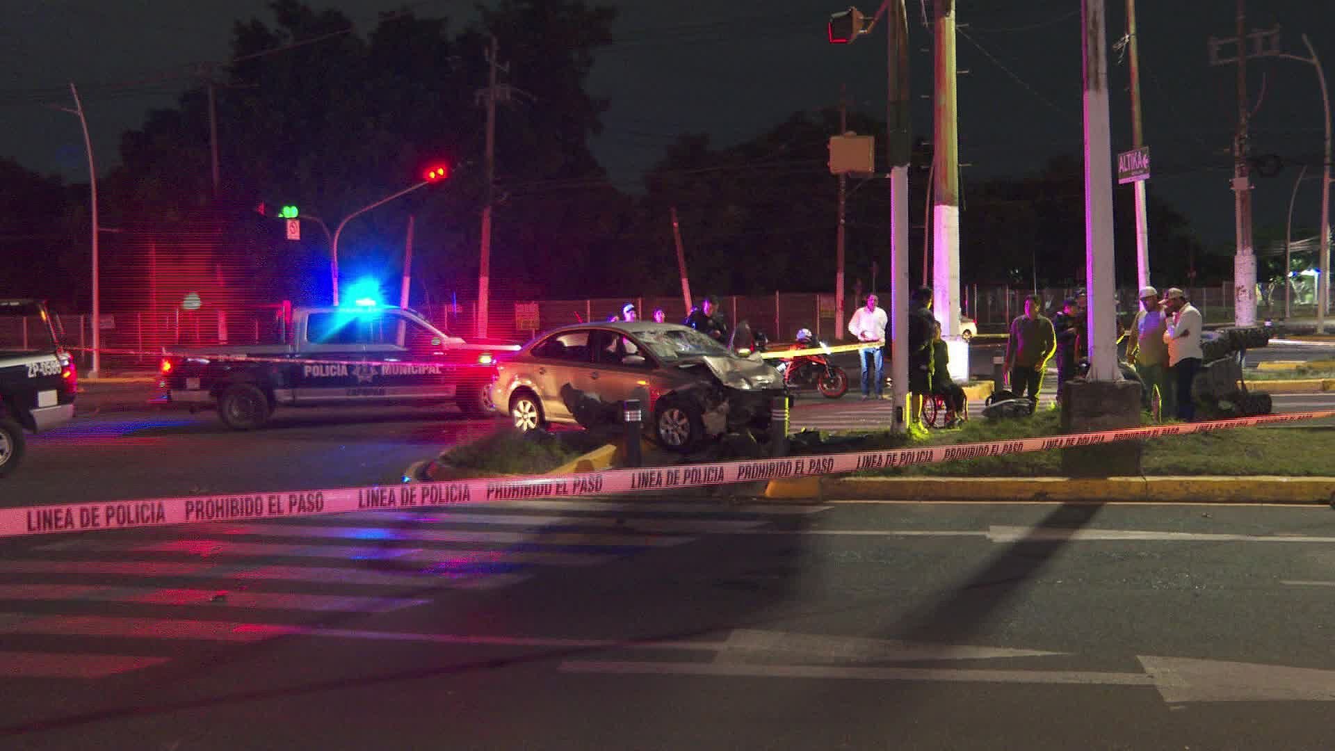 Auto y Cuatrimoto se Impactan en El Centinela, Zapopan; Dos Jóvenes Están Heridos