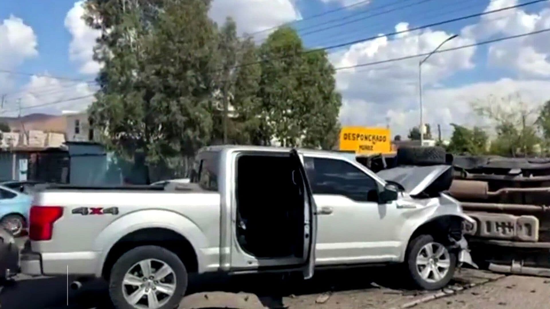Choque entre Dos Camionetas Termina en Volcadura en Chihuahua